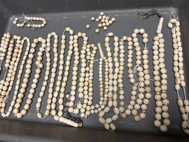 一名旅客違規(guī)攜帶象牙制品進境被廣州海關查獲:廣州絲網(wǎng)制品
